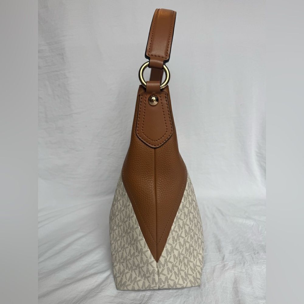 Michael Kors Aria Large Shoulder Bag Signature Logo Vanilla / Acorn - Picture 3 of 7